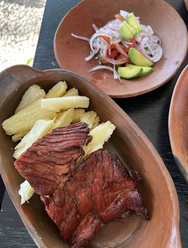 Cecina con yuca frita at the El Sauce restaurant