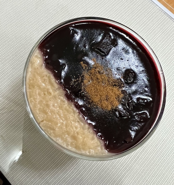 Combinado arroz con leche y mazamorra morada peruvian food