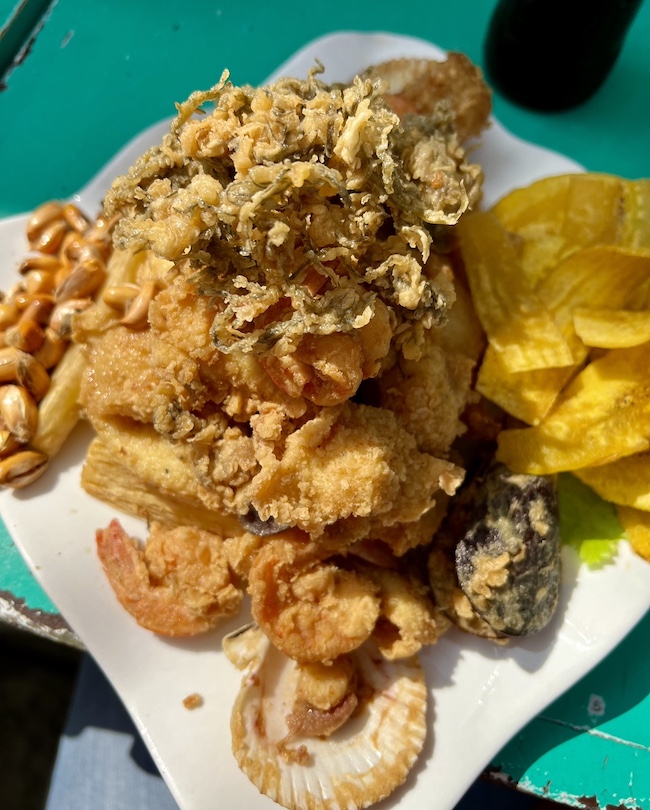 Jalea mixta at Las Paraguas in el Callao