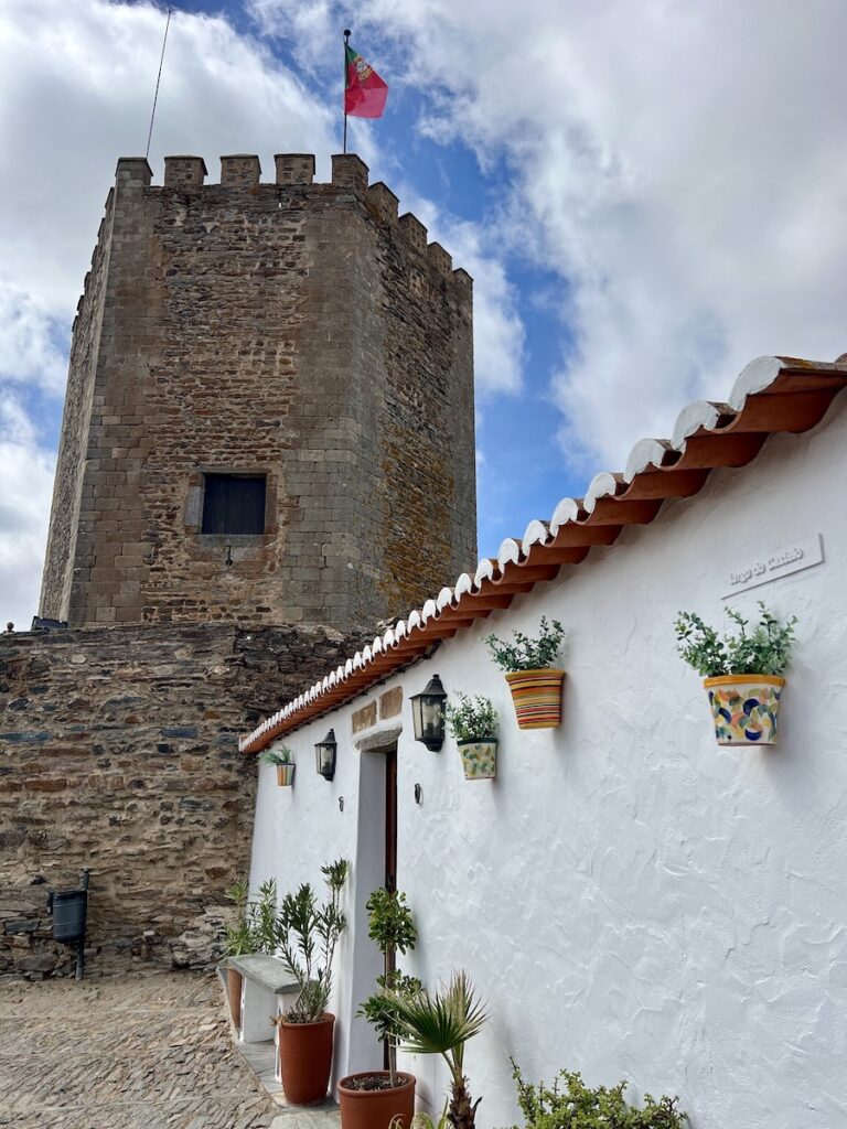 Monsaraz castle and house